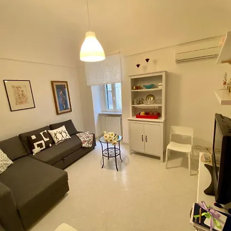 La Casa Di Nonna Clo, Nel Centro Di Nyaraló Vasto